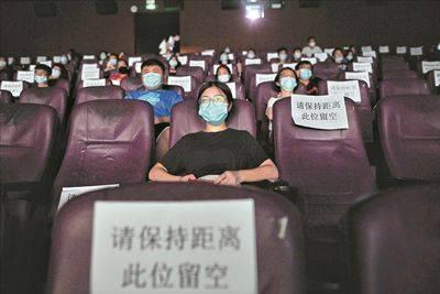 电影院收银员的要求,电影票务高峰期收银员必备技能与应对策略